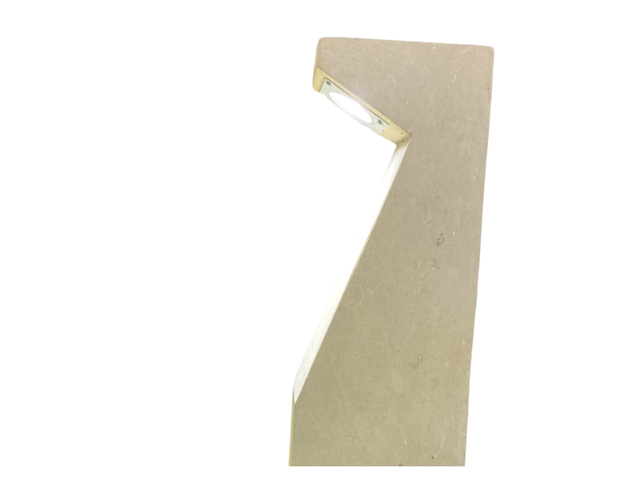 Segnaviale in pietra leccese con luce Led stile moderno