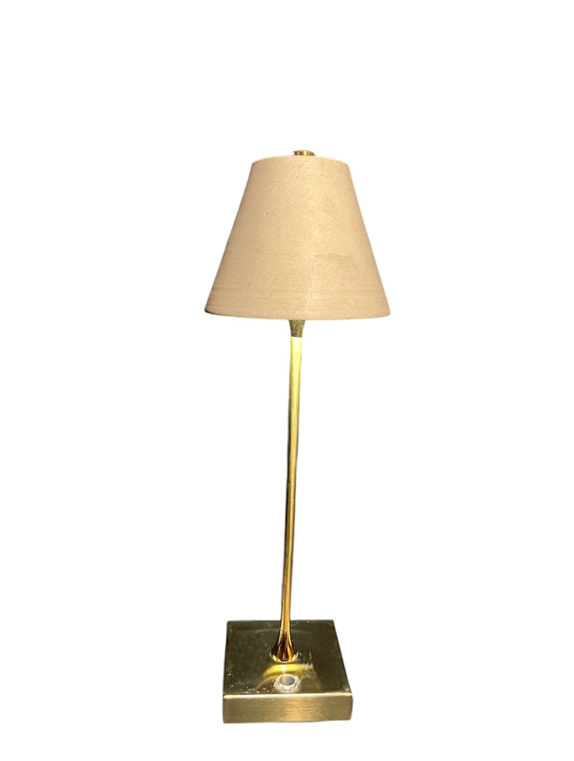 Sole di Pietra: lampada da tavolo con paralume in pietra leccese