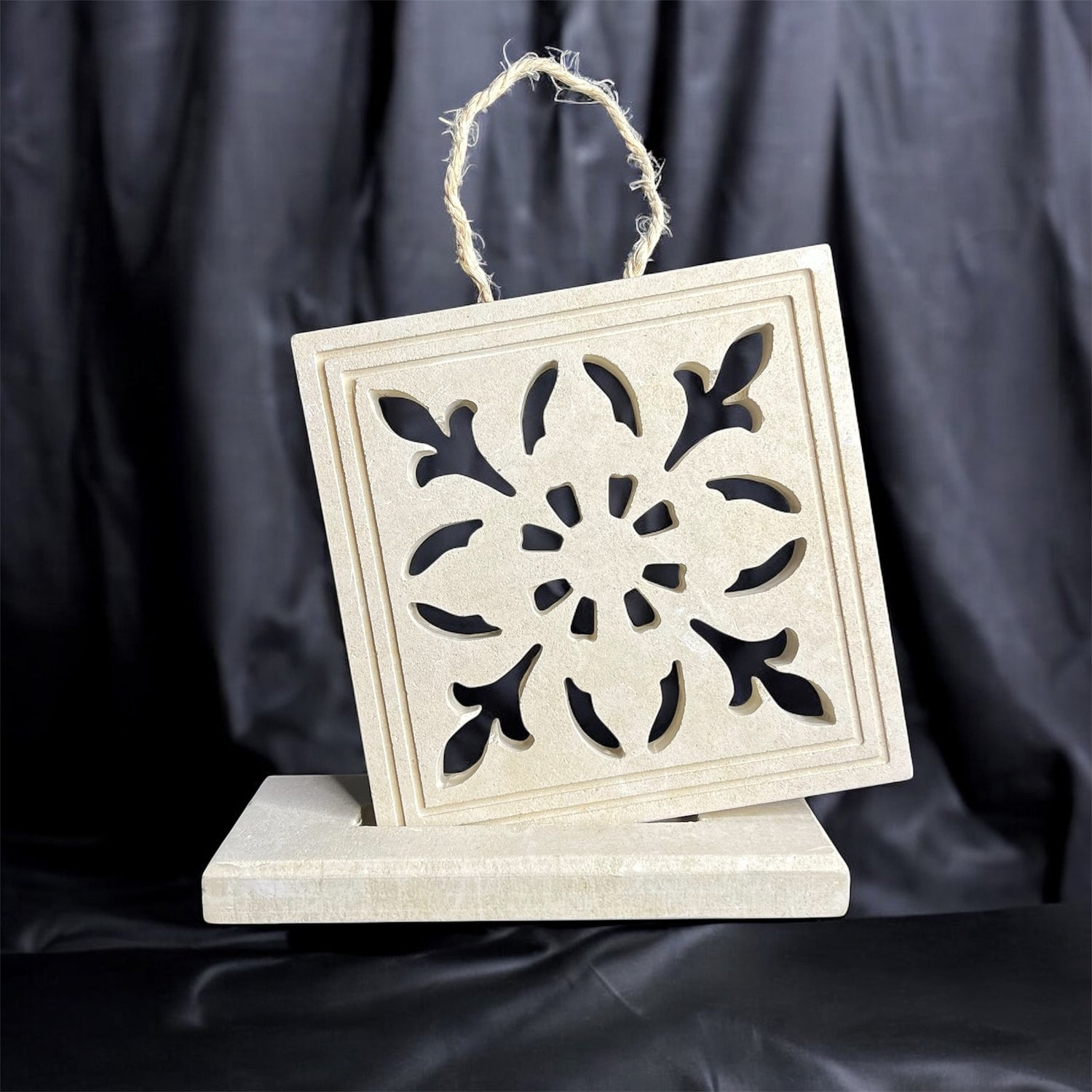 Bomboniera Traforata con Decoro Floreale