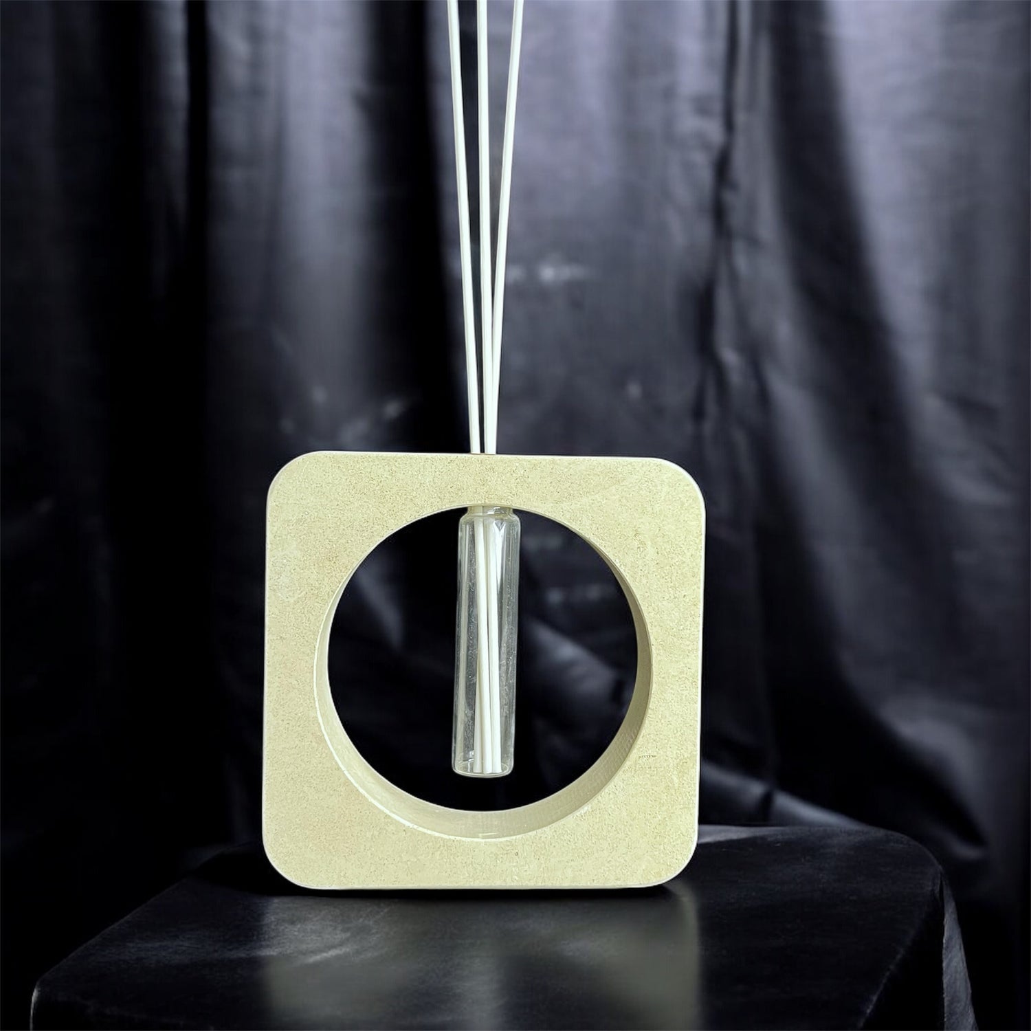 Quadrum Diffusore in Pietra Leccese - Design Scultoreo