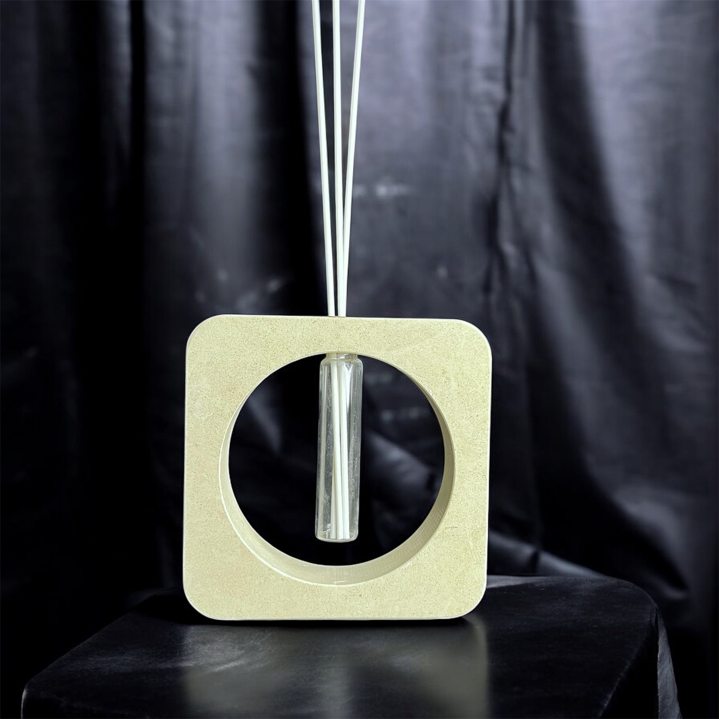 Quadrum Diffusore in Pietra Leccese - Design Scultoreo